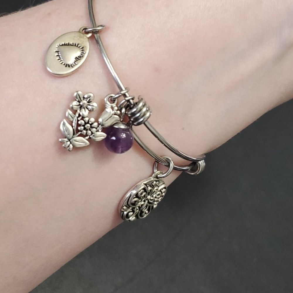 Footnotes silver tone charm bracelet 7.5"